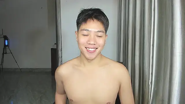 Oliver Nl online show from March 7, 2025, 3:39 pm