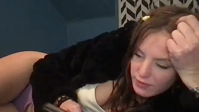 kittycatkendra online show from November 19, 2025, 1:38 am