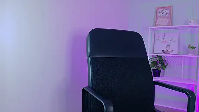 CristalCornner  online show from December 22, 2025, 8:17 pm