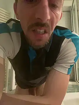 Maxthekid online show from April 21, 2026, 2:51 am