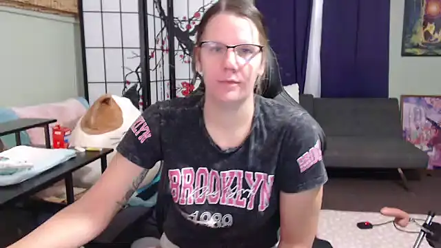 Sarahtineke online show from October 25, 2025, 3:18 pm