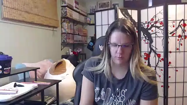 Sarahtineke online show from February 6, 2026, 6:11 pm