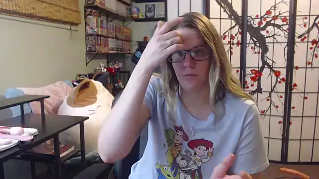 Sarahtineke online show from March 16, 2026, 3:38 pm