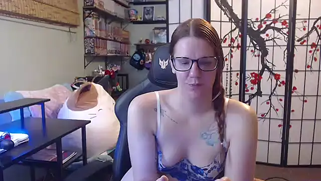 Snapshot of Sarahtineke chatting on May 17, 2026, 6:48 pm Sarahtineke online show from May 17, 2026, 6:48 pm