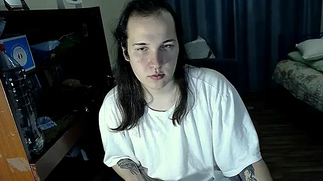 EvaMiron online show from March 14, 2025, 5:02 pm