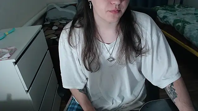 EvaMiron online show from October 13, 2025, 11:43 am