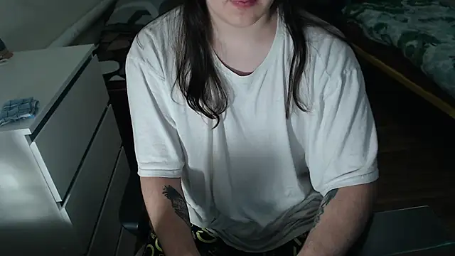 EvaMiron online show from October 17, 2025, 7:05 pm