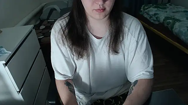 EvaMiron online show from November 2, 2025, 5:37 pm