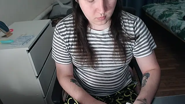 EvaMiron online show from February 10, 2026, 2:54 pm