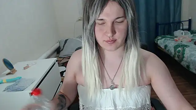 EvaMiron online show from February 27, 2026, 10:10 pm