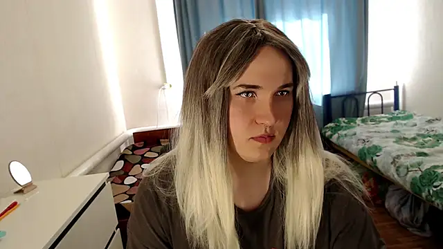 EvaMiron online show from April 18, 2026, 9:35 am