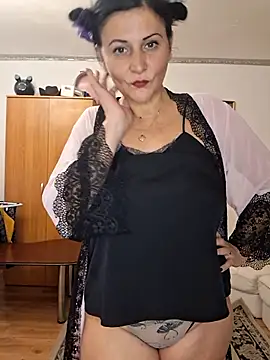 anaaamariaaaa online show from October 6, 2025, 3:31 pm