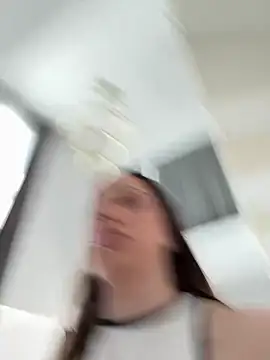 deliaroyal online show from March 5, 2025, 1:06 pm