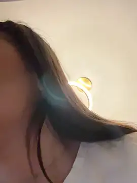 deliaroyal online show from March 6, 2025, 7:43 pm