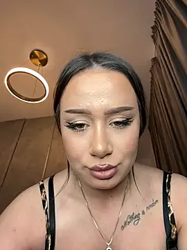 deliaroyal online show from March 16, 2025, 4:34 pm