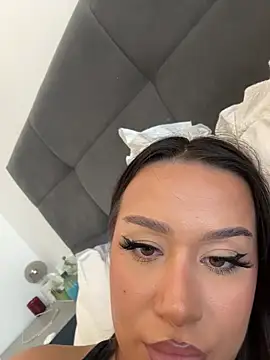 deliaroyal online show from October 18, 2025, 12:28 pm