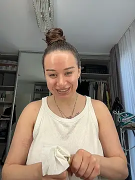 Snapshot of deliaroyal chatting on April 3, 2026, 2:04 pm deliaroyal online show from April 3, 2026, 2:04 pm