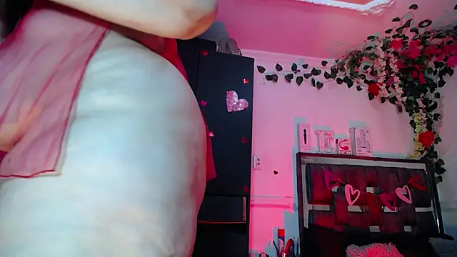 emma hoot1 online show from February 18, 2025, 11:30 pm