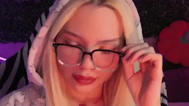 SandraBoyl online show from November 23, 2025, 8:58 am