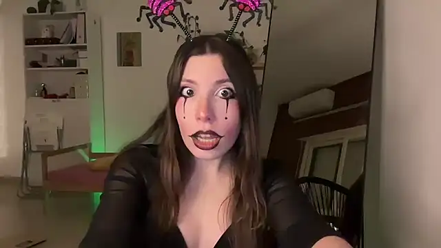 Snapshot of CringeButCute chatting on October 18, 2025, 11:27 pm CringeButCute online show from October 18, 2025, 11:27 pm