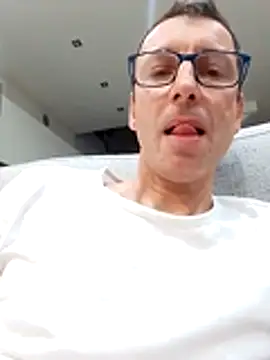 Snapshot of Anastasio33 chatting on June 24, 2026, 12:20 am Anastasio33 online show from June 24, 2026, 12:20 am