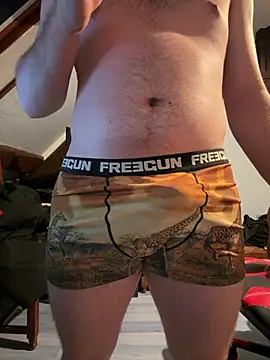 Snapshot of youlo71 chatting on February 19, 2026, 12:28 am youlo71 online show from February 19, 2026, 12:28 am