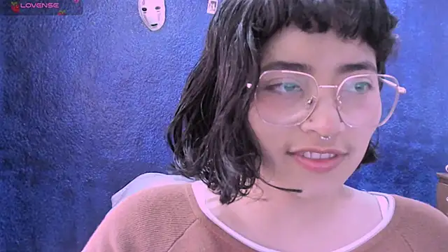 NinaYellow online show from January 10, 2025, 12:58 pm