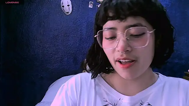 NinaYellow online show from January 16, 2025, 2:19 pm