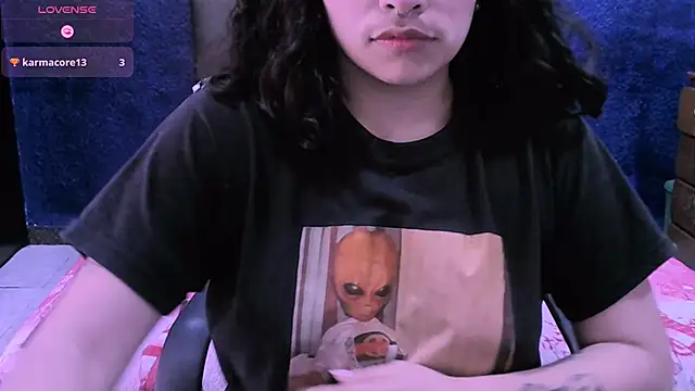 NinaYellow online show from October 22, 2025, 3:56 pm