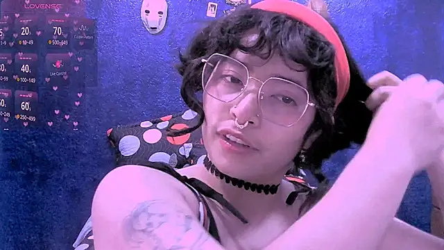 NinaYellow online show from April 14, 2026, 12:55 pm