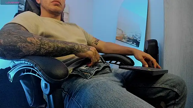 Snapshot of LucianSinclair chatting on January 16, 2025, 3:23 am LucianSinclair online show from January 16, 2025, 3:23 am