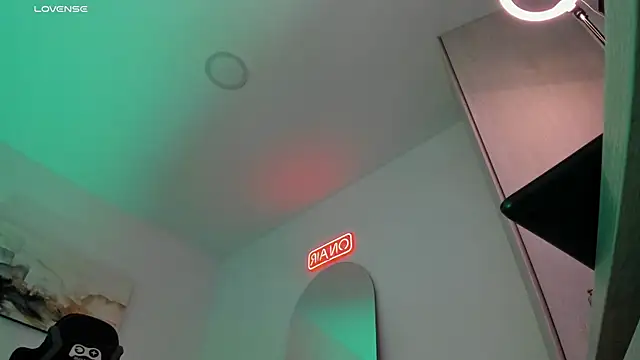 Snapshot of LucianSinclair chatting on February 5, 2025, 4:06 am LucianSinclair online show from February 5, 2025, 4:06 am