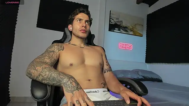 LucianSinclair online show from November 2, 2025, 10:45 pm