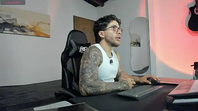 Snapshot of LucianSinclair chatting on August 9, 2026, 12:23 am LucianSinclair online show from August 9, 2026, 12:23 am