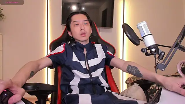 wexlee7 online show from December 2, 2025, 2:06 am