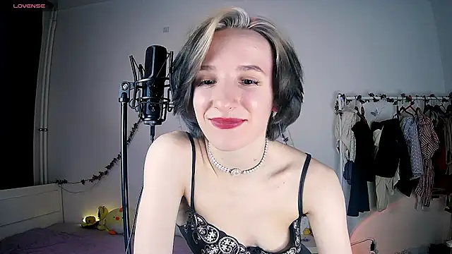 Violet Veliya online show from February 28, 2025, 5:26 pm