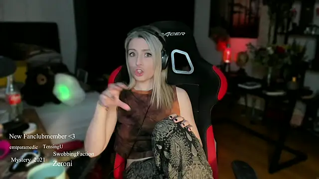 Lisaonthemoon online show from March 9, 2025, 7:26 pm