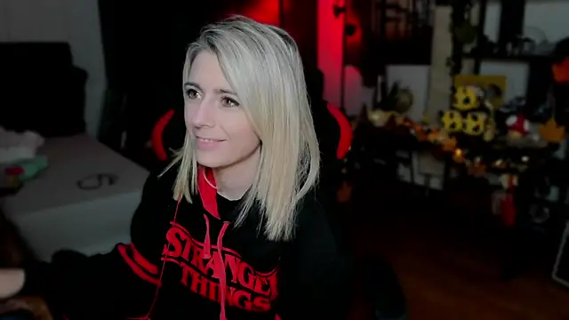 Lisaonthemoon online show from September 25, 2025, 5:49 pm