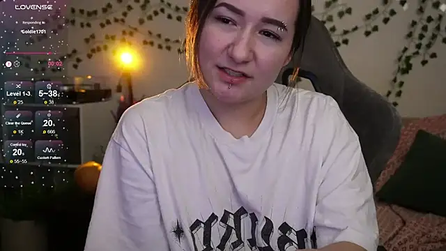 Megan  Hart online show from November 9, 2025, 2:21 am