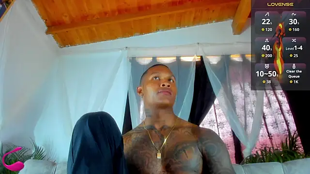 esteveen ortegas  online show from October 22, 2025, 4:07 pm