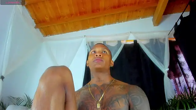 esteveen ortegas  online show from November 9, 2025, 2:37 pm