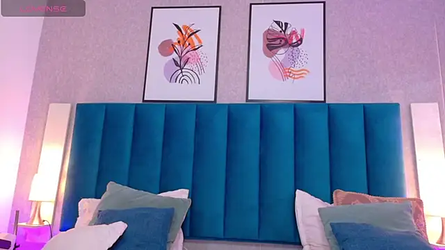 CheneellLorens online show from October 19, 2025, 3:45 pm