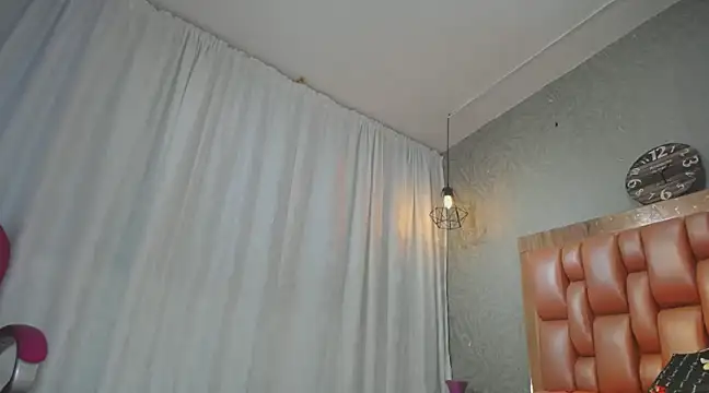 KEYRA-MILLER- online show from January 17, 2025, 1:36 am