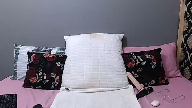 Bootycurvy2 online show from June 13, 2026, 6:39 pm