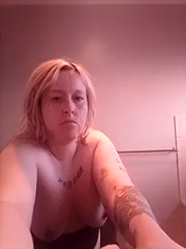 mollymay69 online show from February 26, 2026, 5:28 am