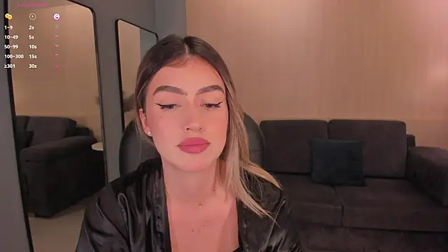 PaulinaSantos  online show from March 9, 2025, 8:21 pm