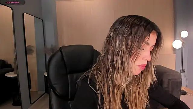 PaulinaSantos  online show from March 13, 2025, 7:17 pm