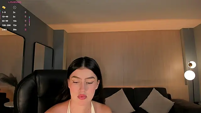 PaulinaSantos  online show from October 13, 2025, 7:36 pm