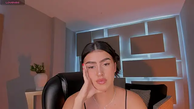 PaulinaSantos  online show from May 13, 2026, 6:49 pm