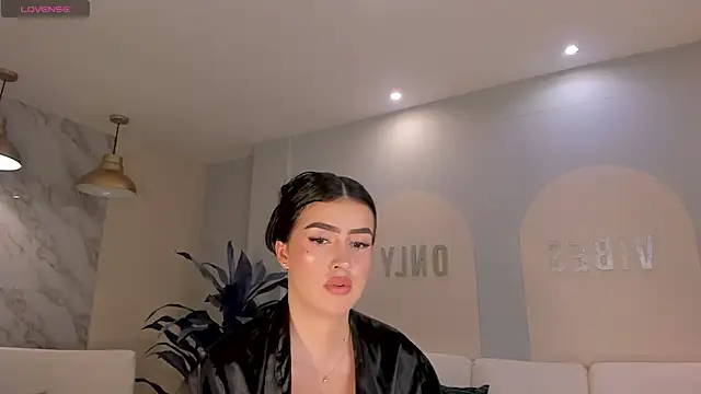 PaulinaSantos  online show from May 23, 2026, 7:29 pm